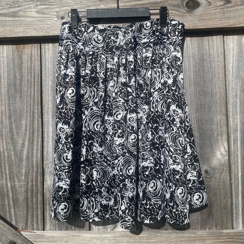 Peter Nygard Monochrome Floral Design Size S